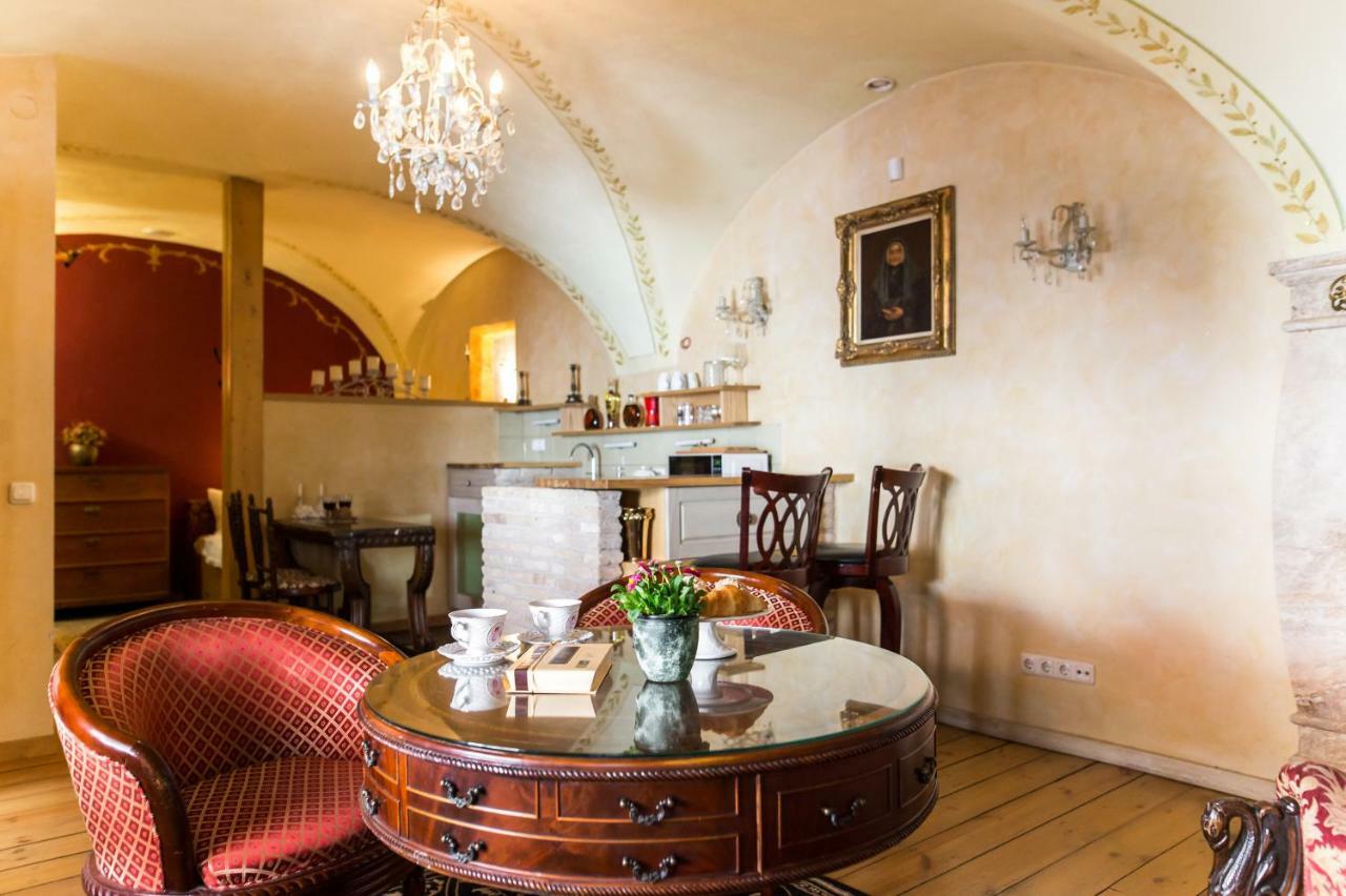Antique Old Town Studio By Urban Rent Apartment Vilnius Luaran gambar