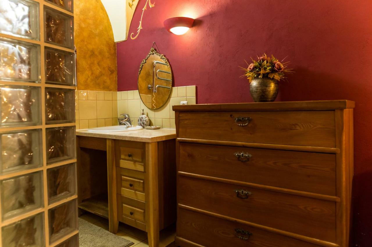Antique Old Town Studio By Urban Rent Apartment Vilnius Luaran gambar