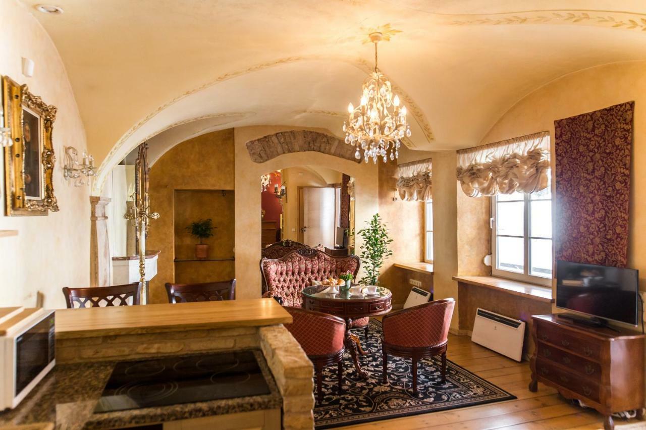 Antique Old Town Studio By Urban Rent Apartment Vilnius Luaran gambar