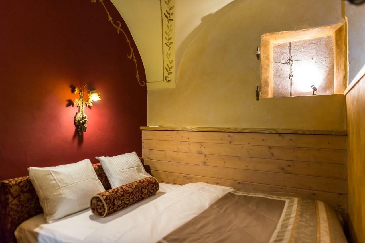 Antique Old Town Studio By Urban Rent Apartment Vilnius Luaran gambar