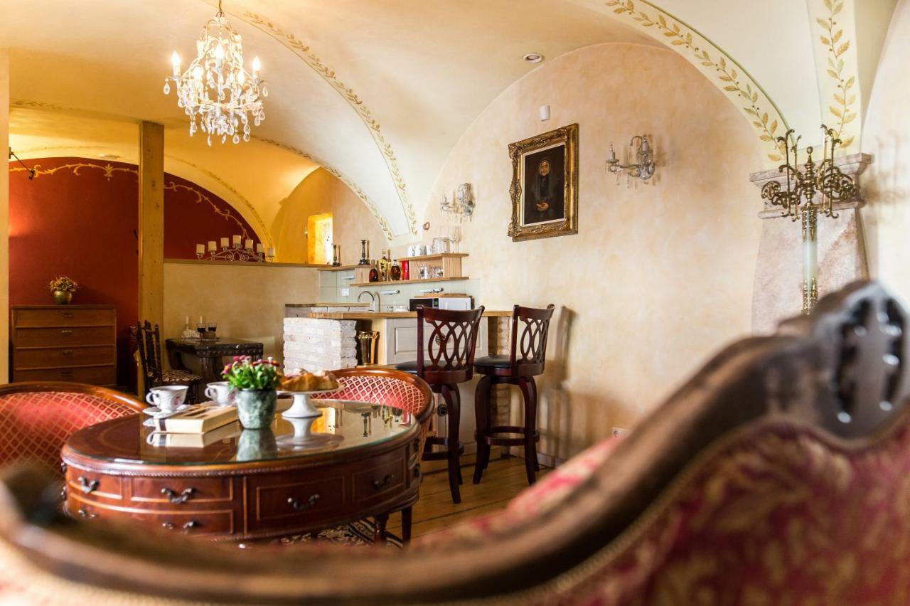 Antique Old Town Studio By Urban Rent Apartment Vilnius Luaran gambar